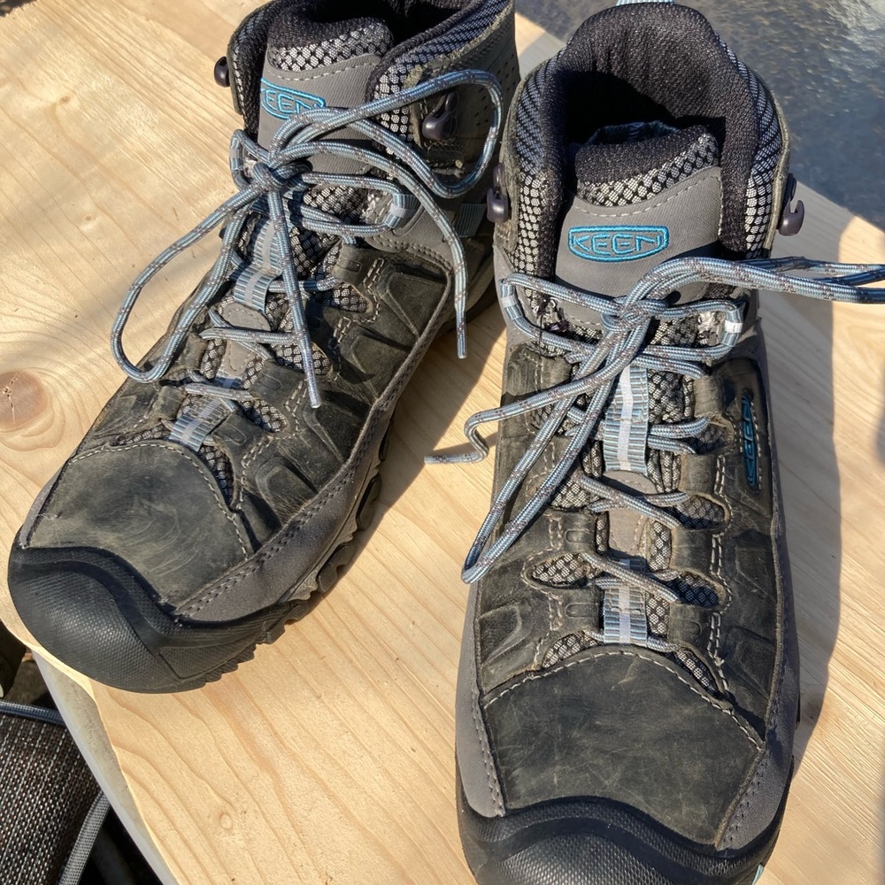 KEEN Targhee Women’s Gray Hiking Boots